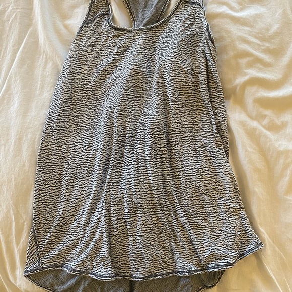 Lululemon size 4 tank top - Picture 1 of 2
